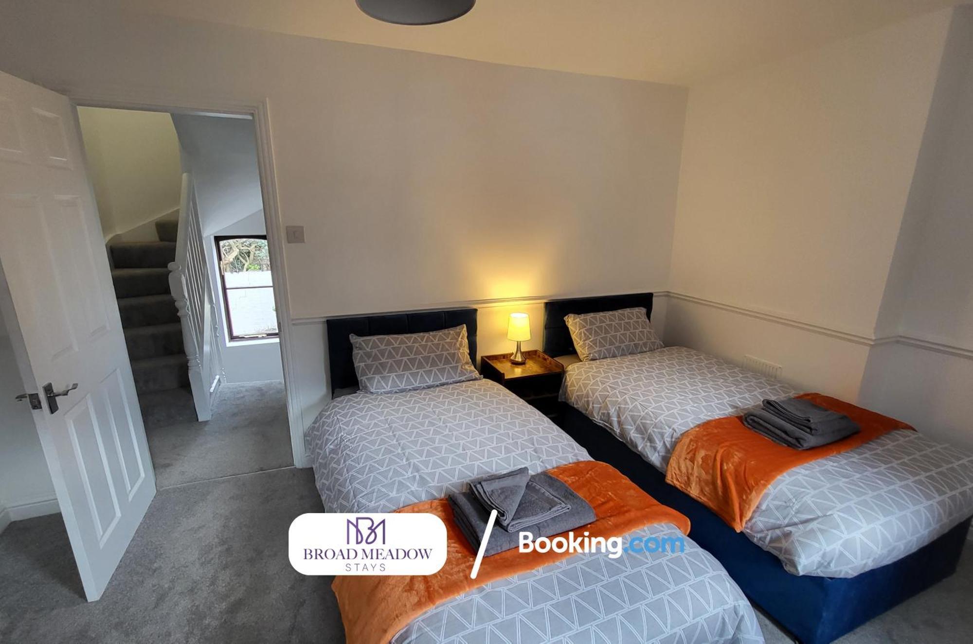 Last-Minute Offers L 3-Bed House By Broad Meadow Stays L Short Lets L Family, Business, Students L Lincoln L Parking エクステリア 写真